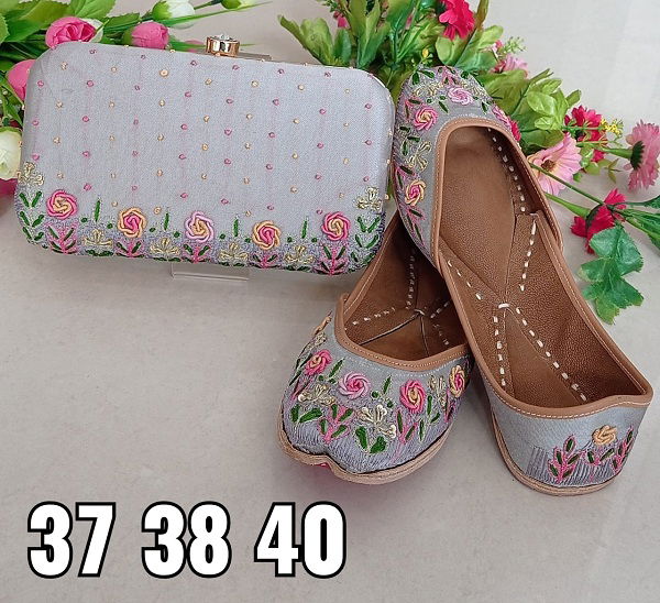 New Stylish Fancy Wear Punjabi Jutti And Matching Combo Clutch